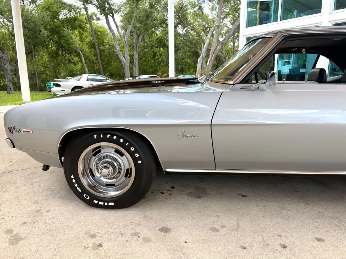 Vehicle photo 25