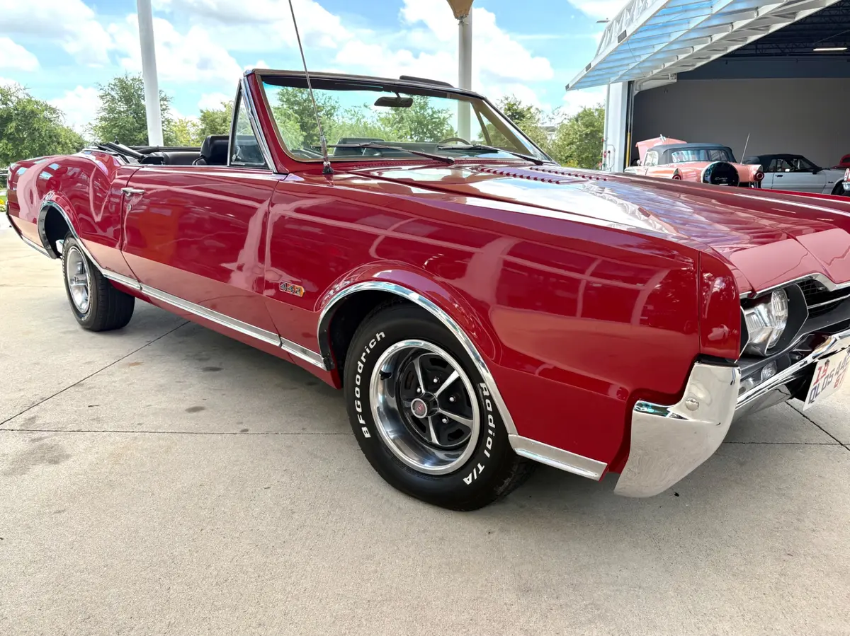 Vehicle photo 19