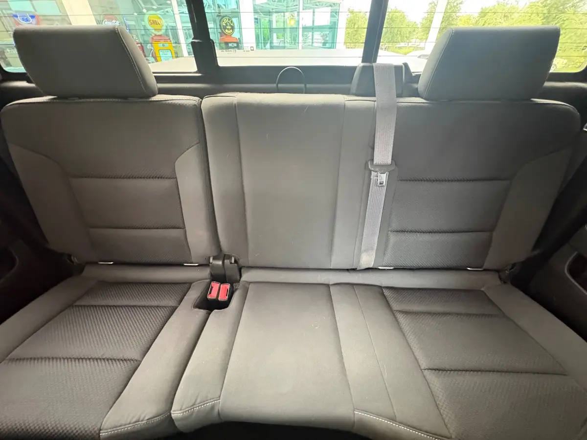Vehicle photo 34