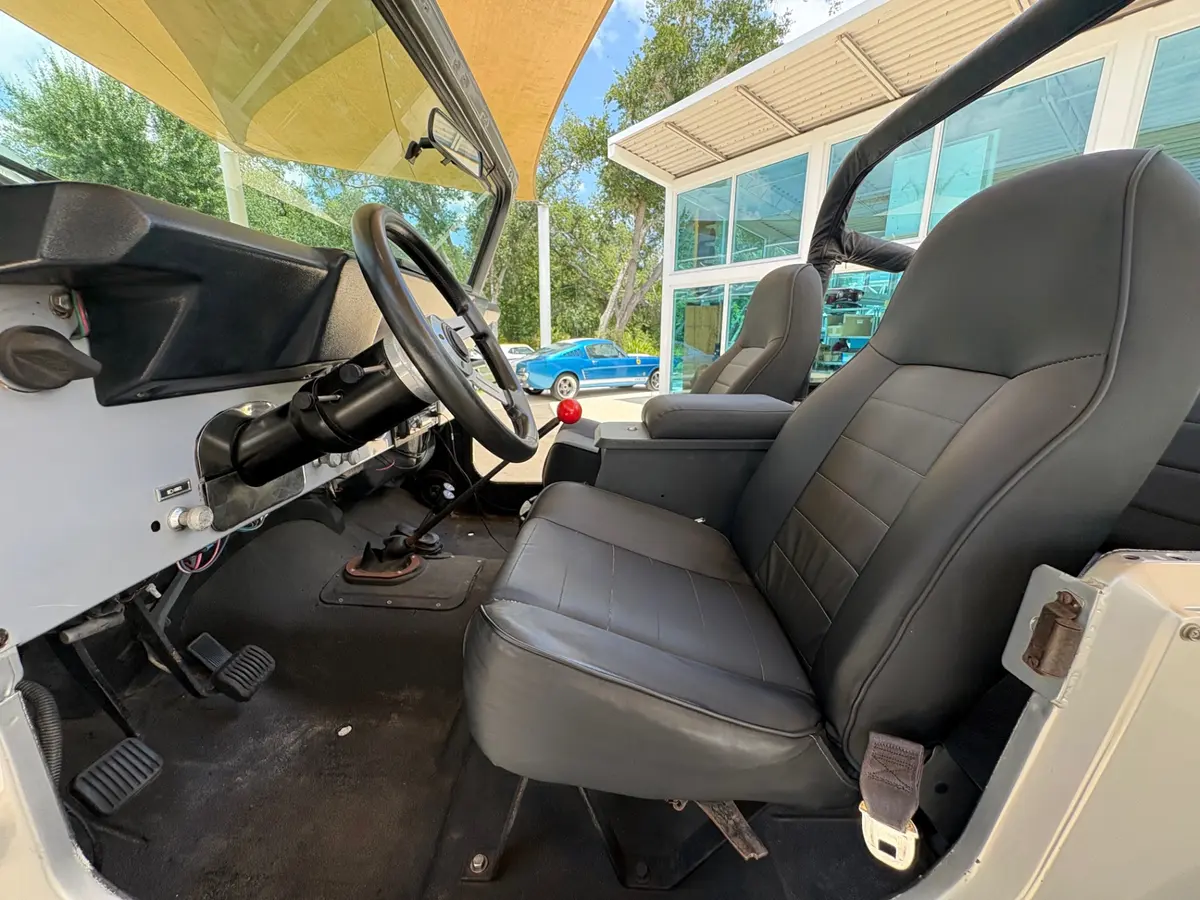 Vehicle photo 31