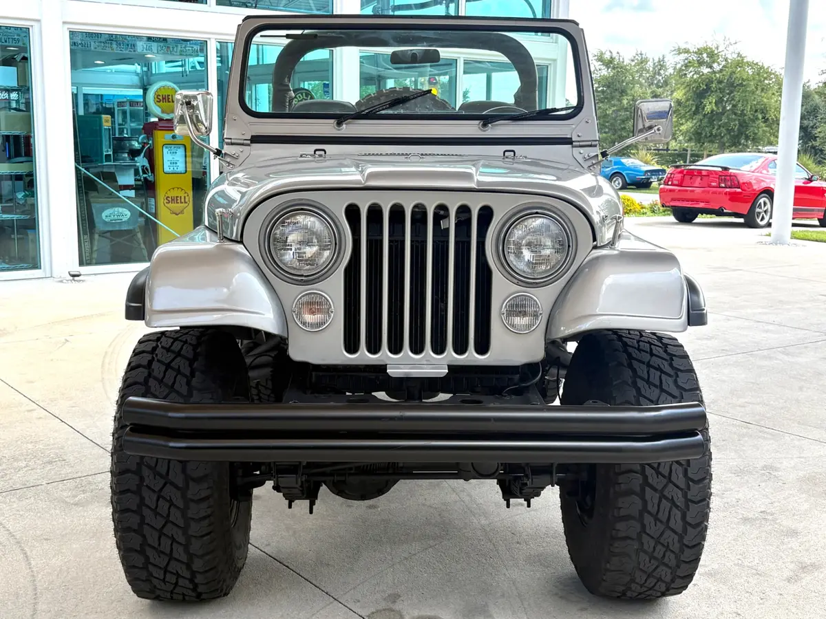 Vehicle photo 2
