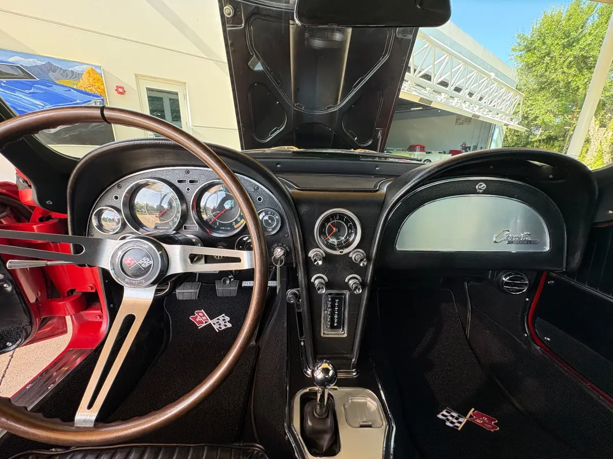 Vehicle photo 33