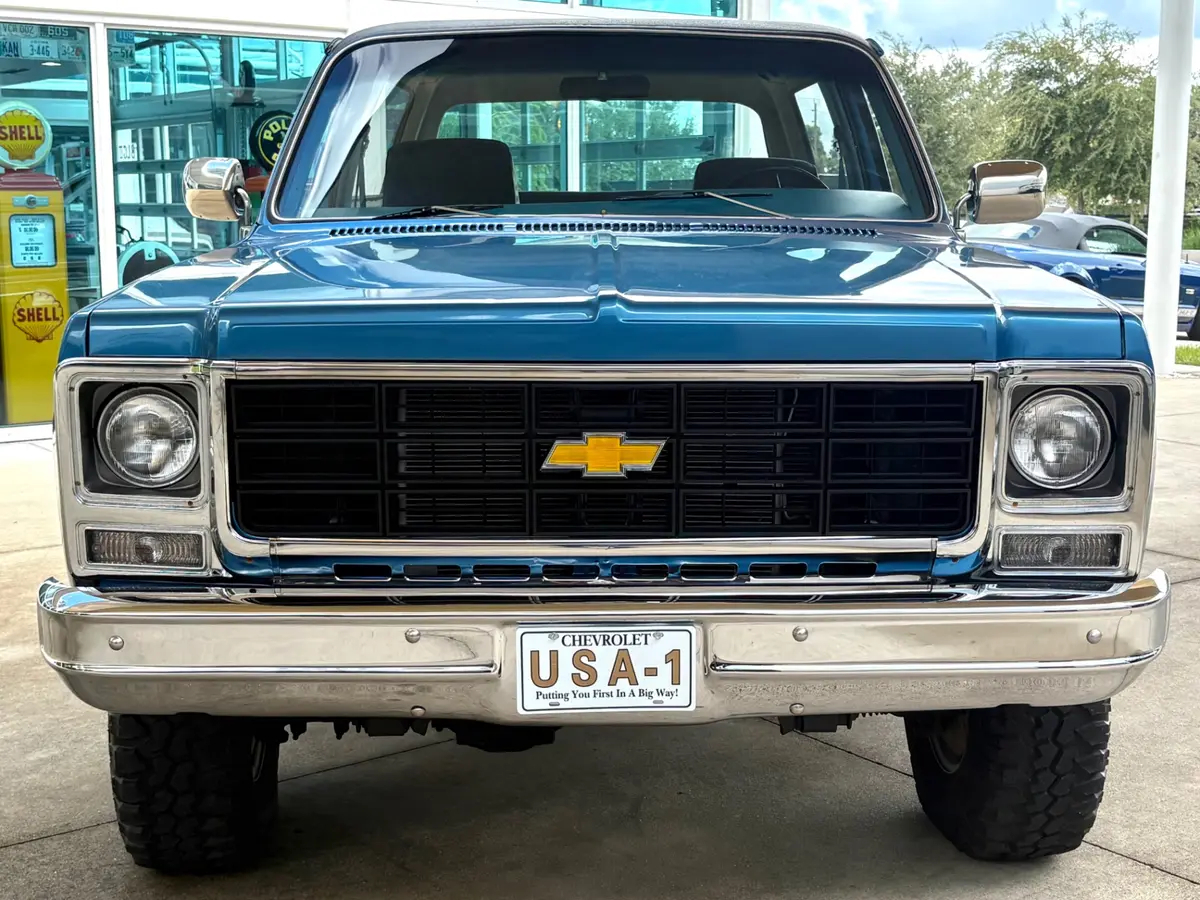 Vehicle photo 2