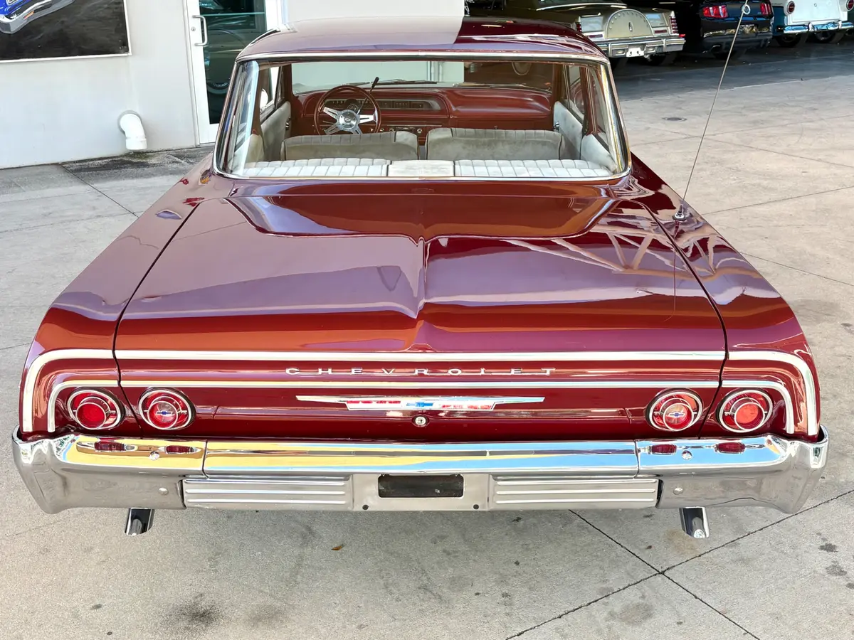 Vehicle photo 8