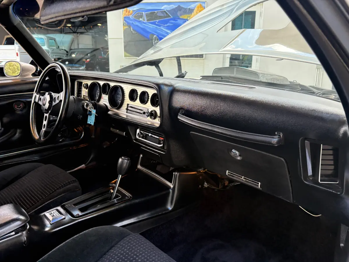 Vehicle photo 41