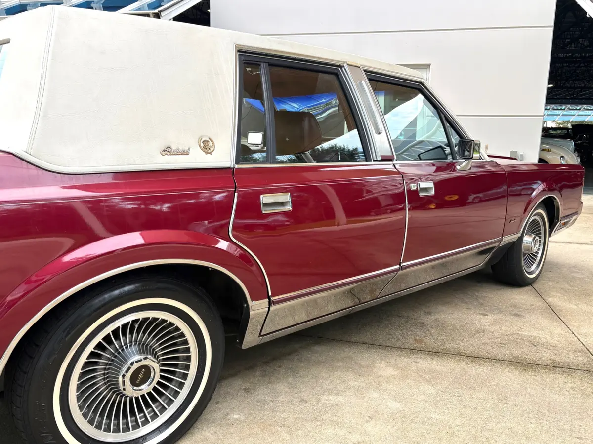 Vehicle photo 17