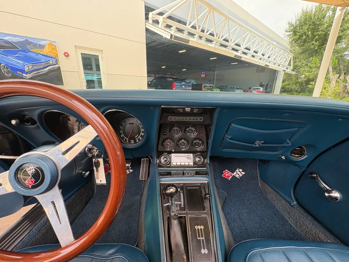 Vehicle photo 49
