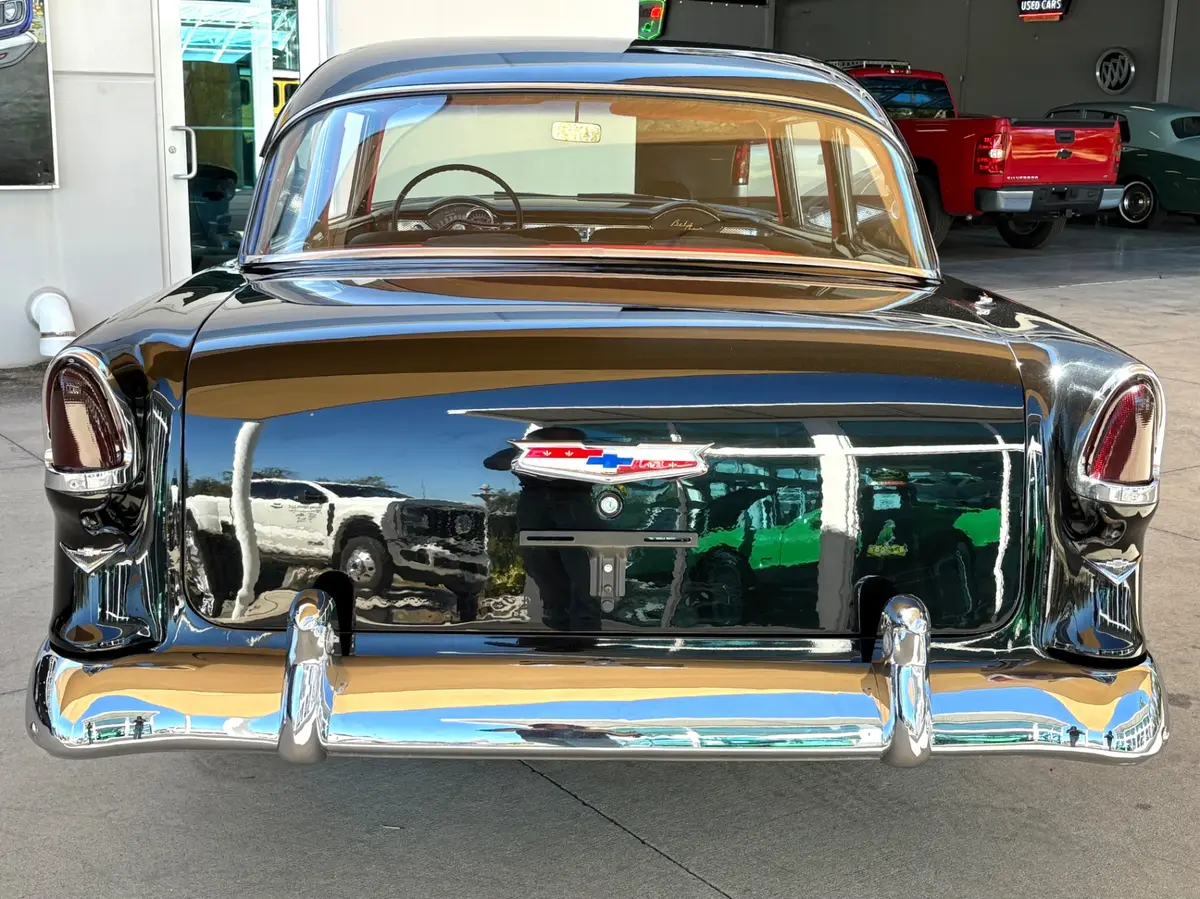 Vehicle photo 6