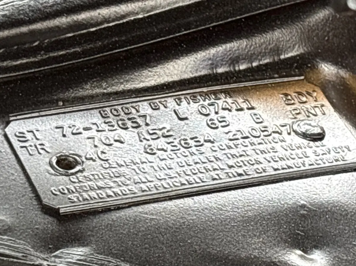 Vehicle photo 28