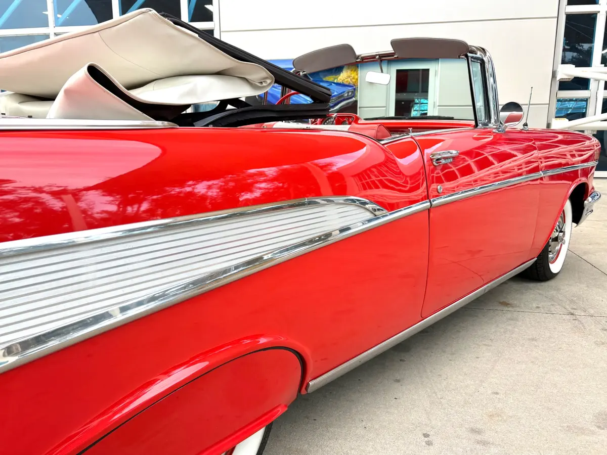 Vehicle photo 18