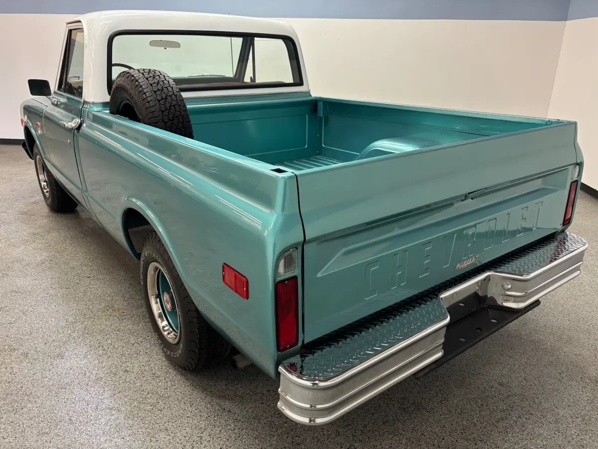 Vehicle photo 5