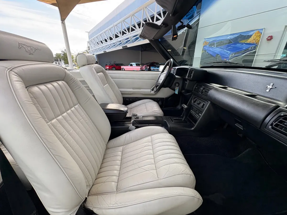 Vehicle photo 42