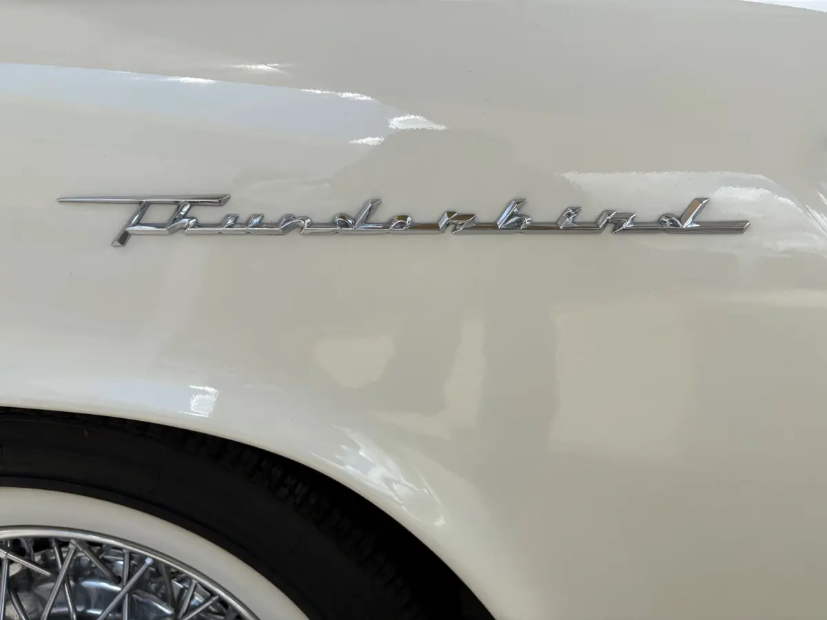 Vehicle photo 28