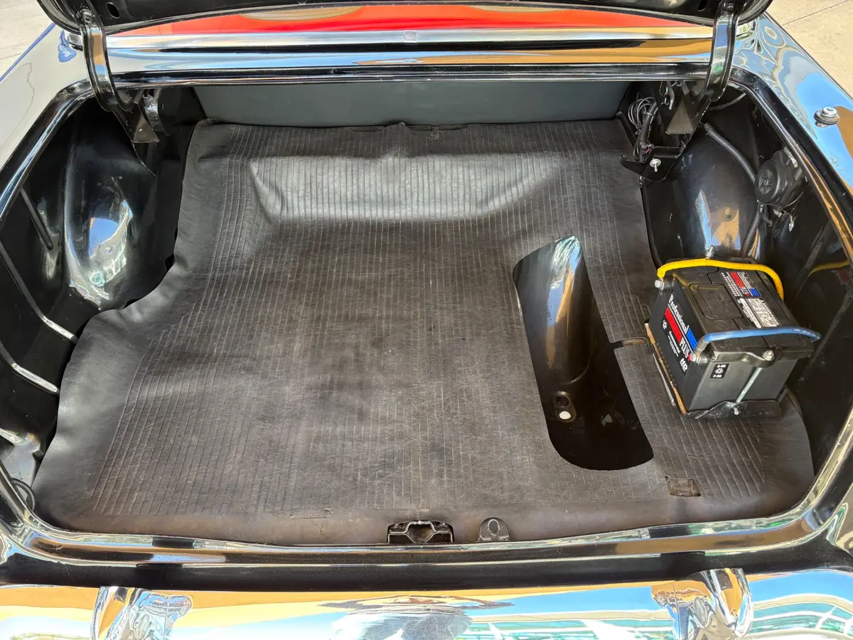 Vehicle photo 8