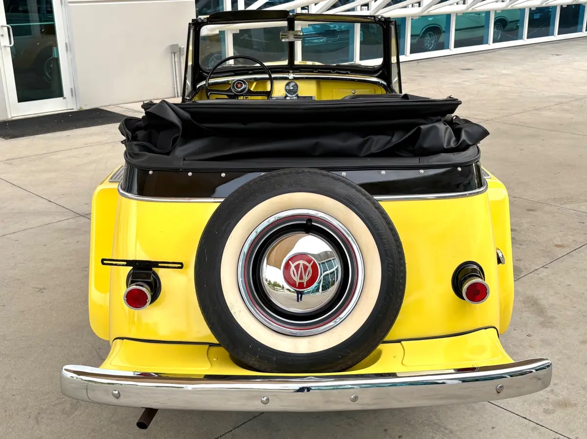 Vehicle photo 8