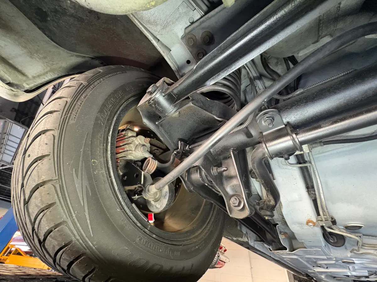 Vehicle photo 33