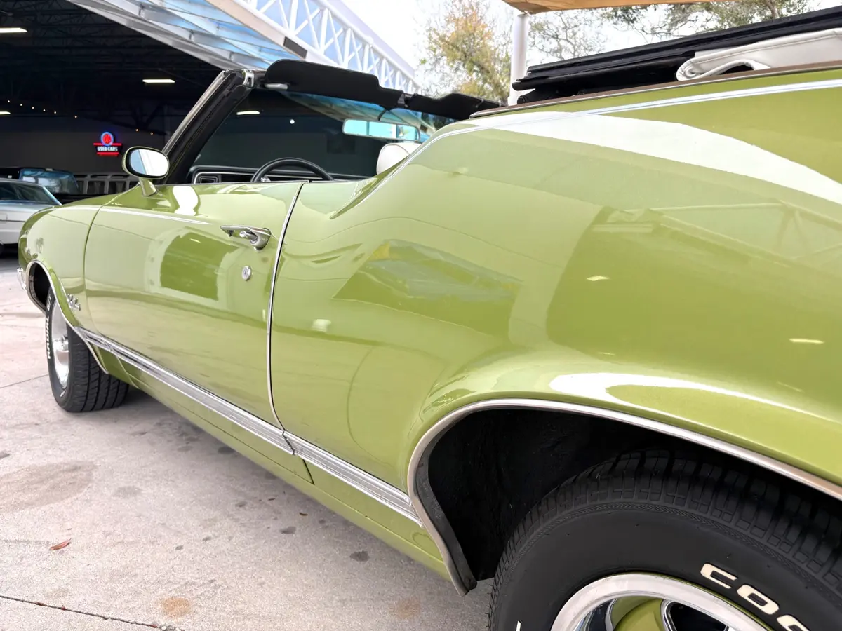 Vehicle photo 14