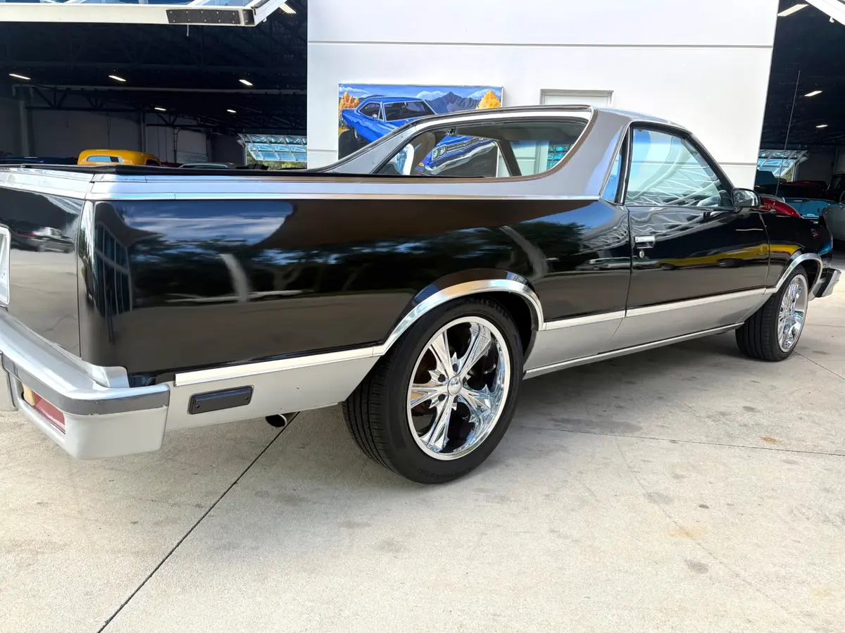 Vehicle photo 16