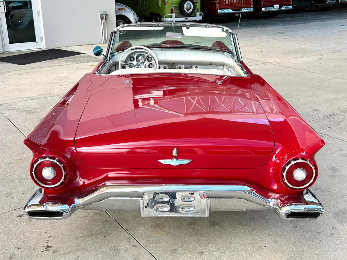 Vehicle photo 8