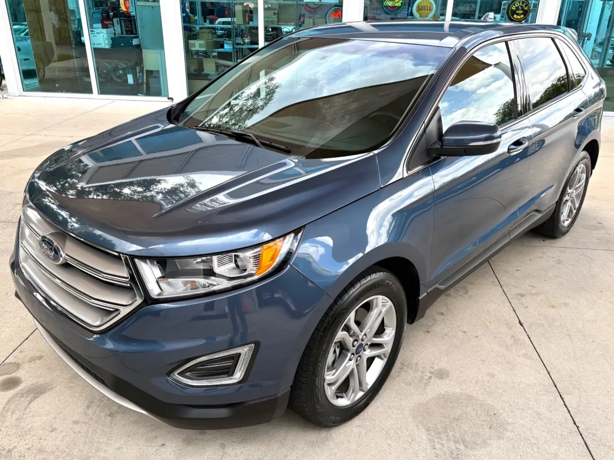Vehicle photo 21