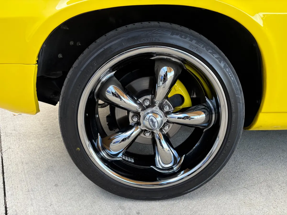Vehicle photo 21