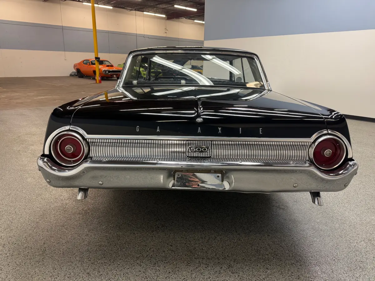 Vehicle photo 5