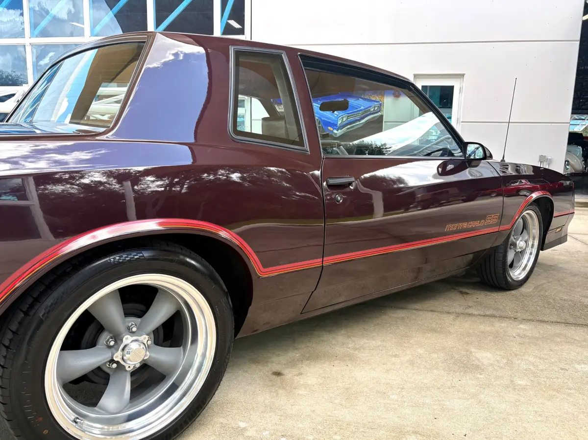 Vehicle photo 17