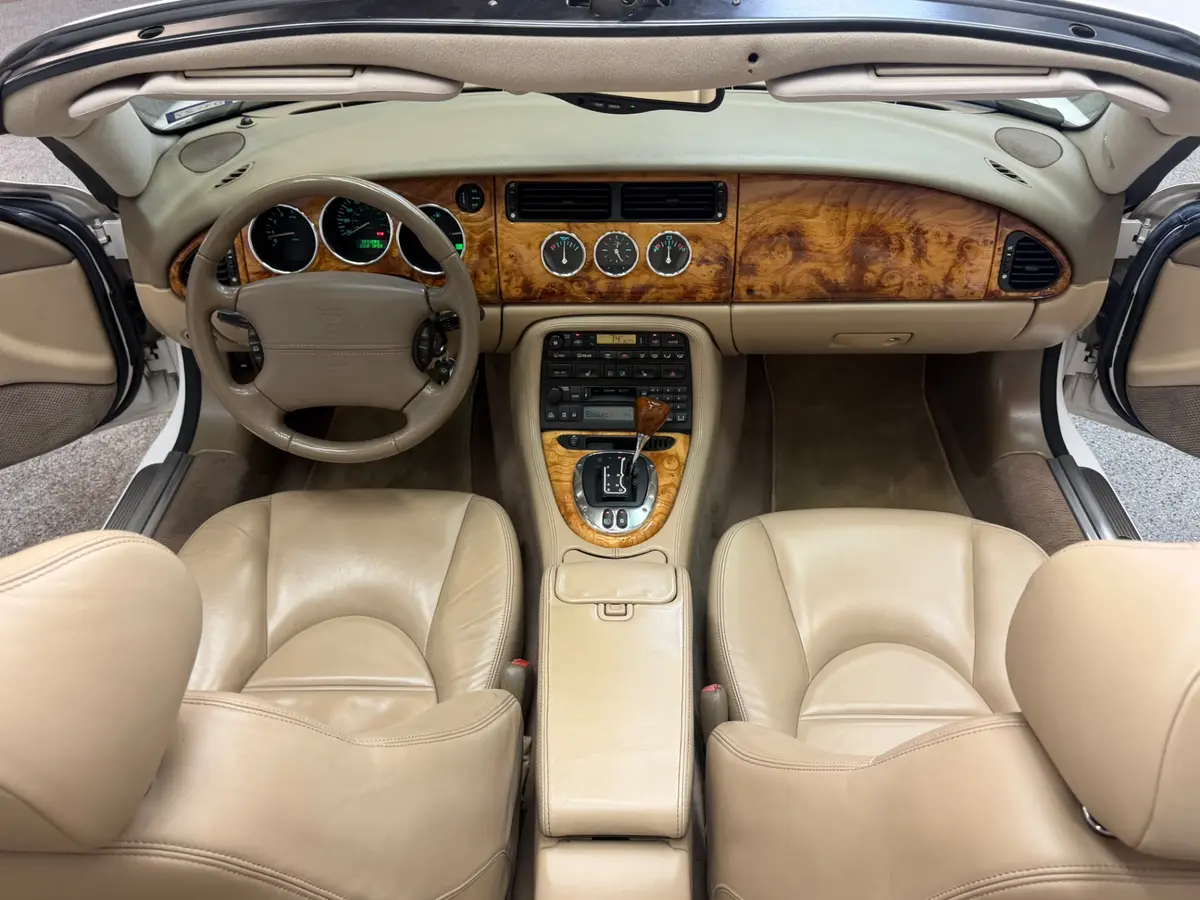 Vehicle photo 30