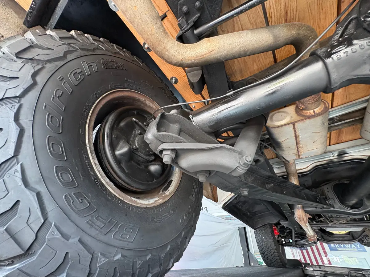 Vehicle photo 43