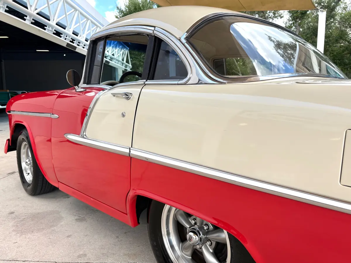 Vehicle photo 12