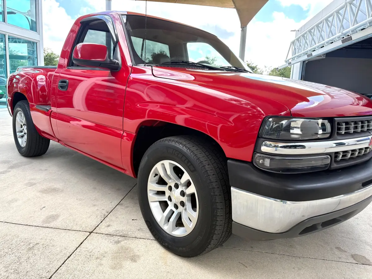 Vehicle photo 19