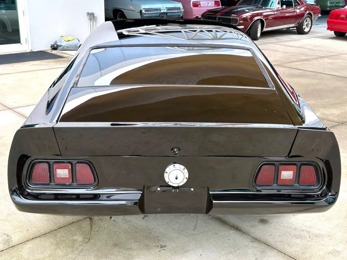 Vehicle photo 8