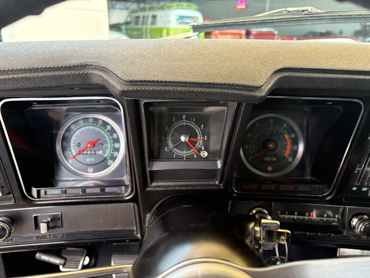 Vehicle photo 52