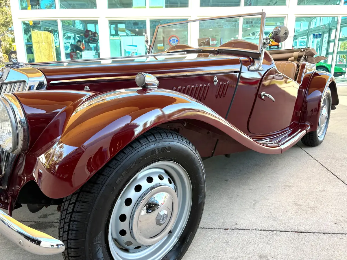 Vehicle photo 12