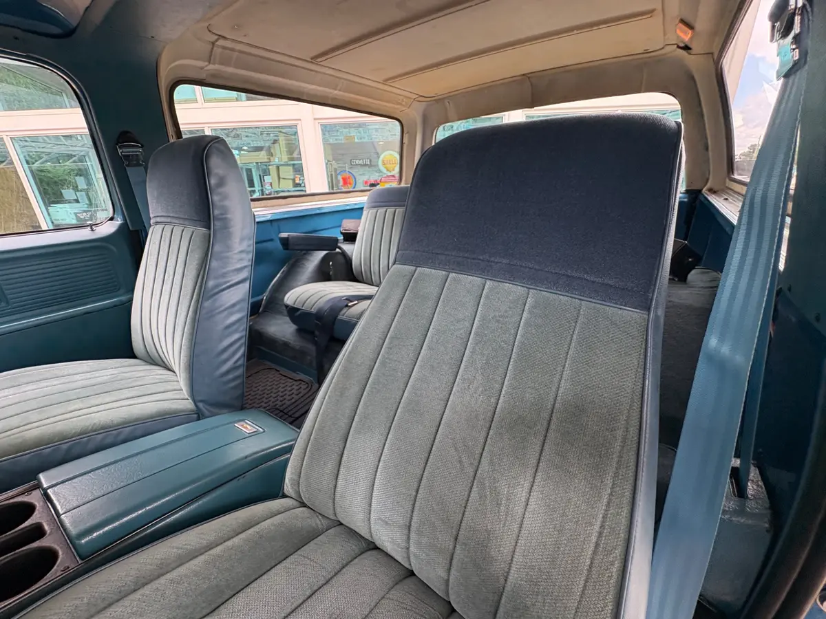 Vehicle photo 33