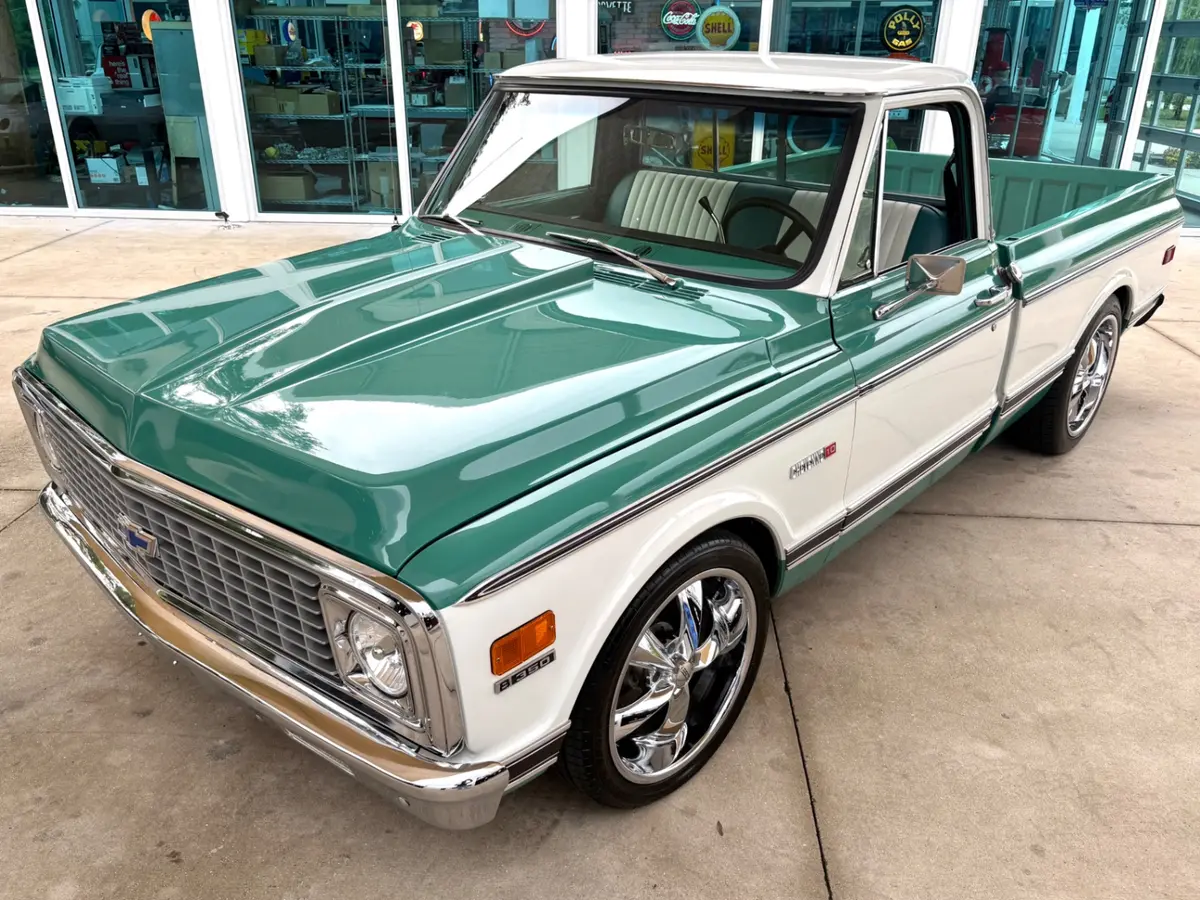 Vehicle photo 21