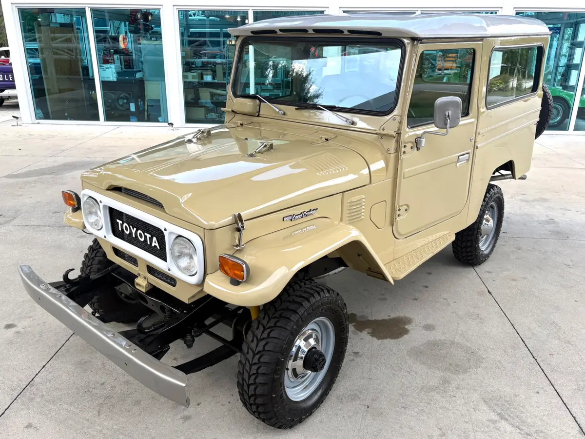 Vehicle photo 19