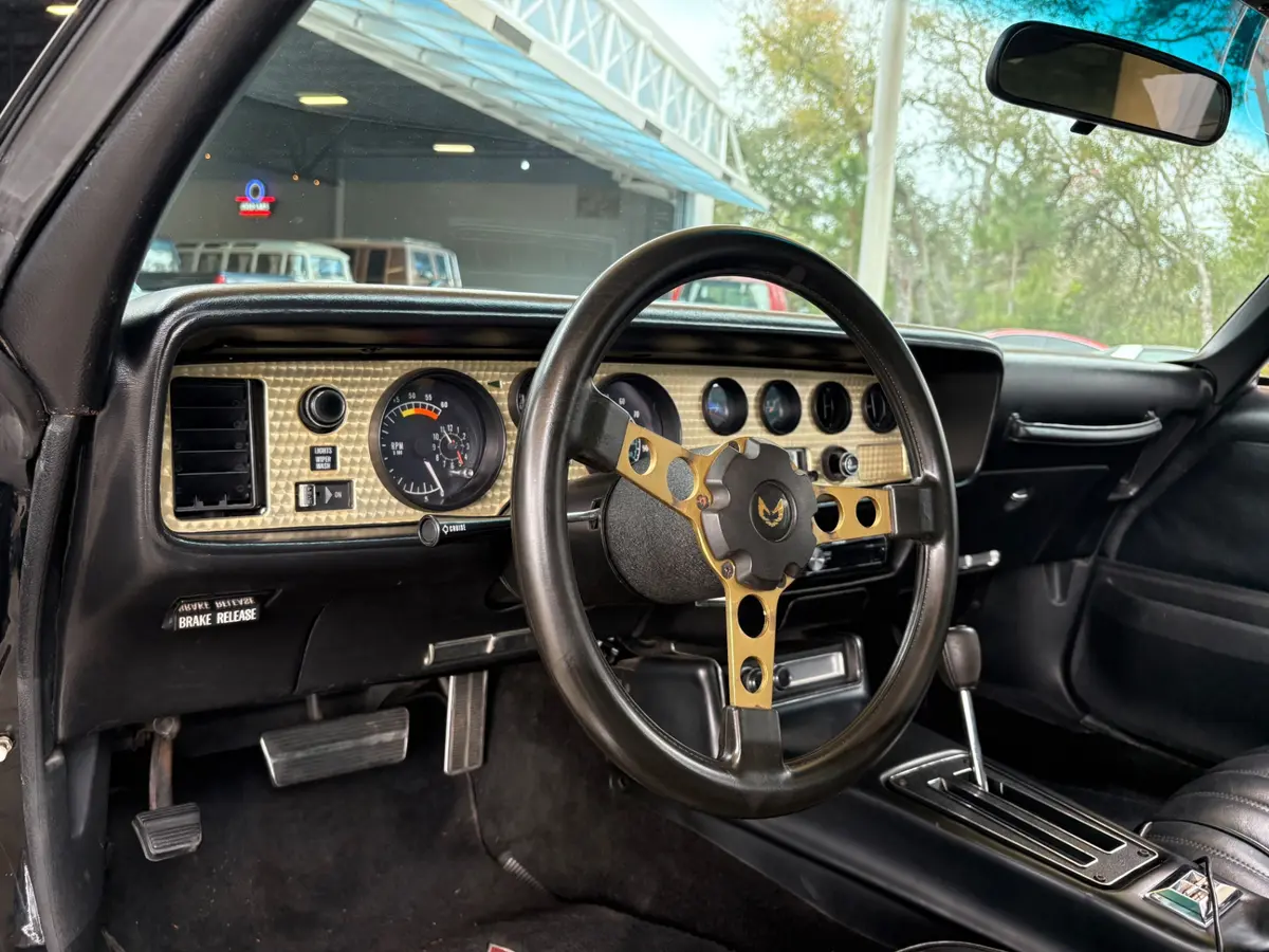Vehicle photo 44