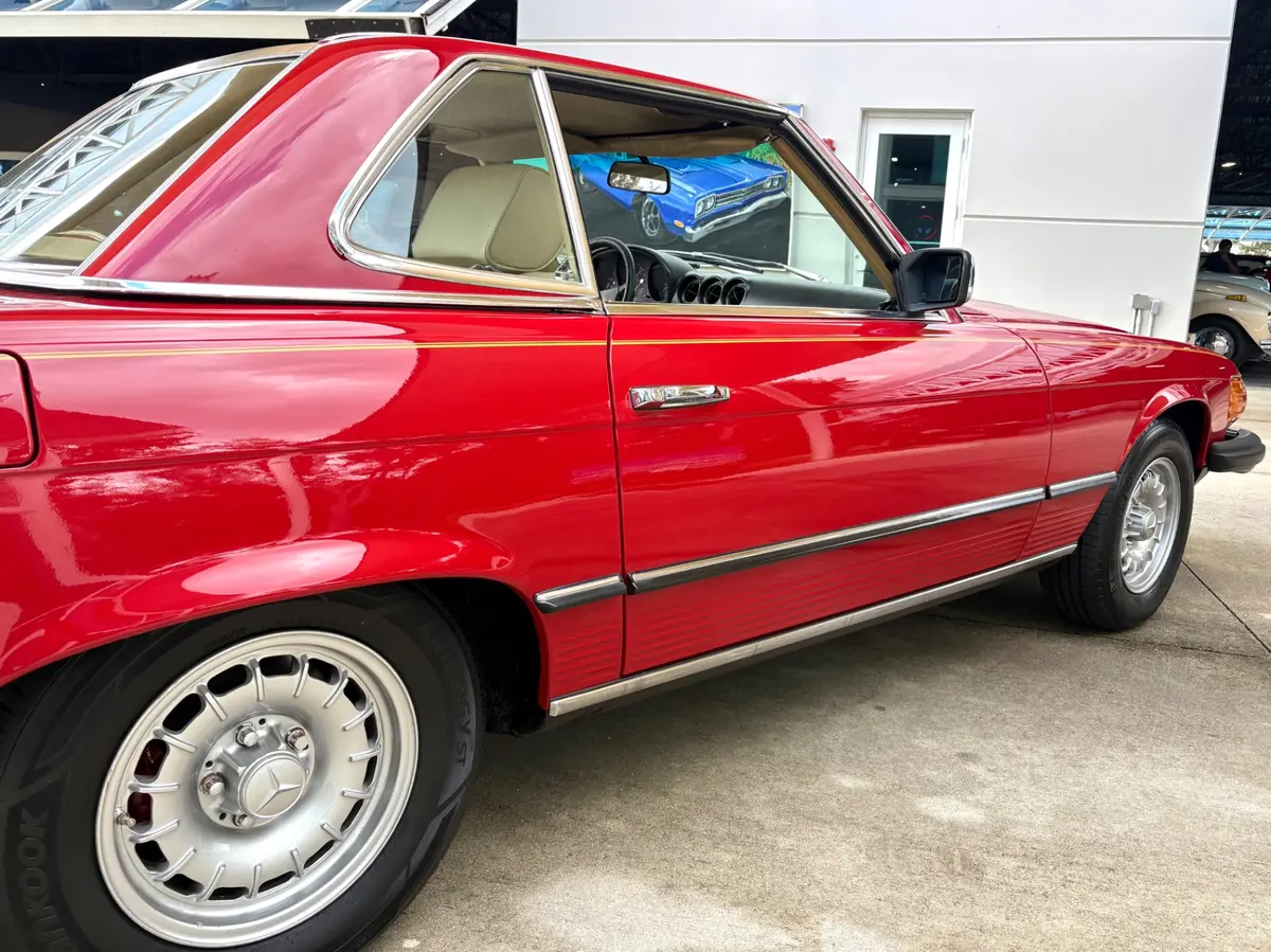 Vehicle photo 17