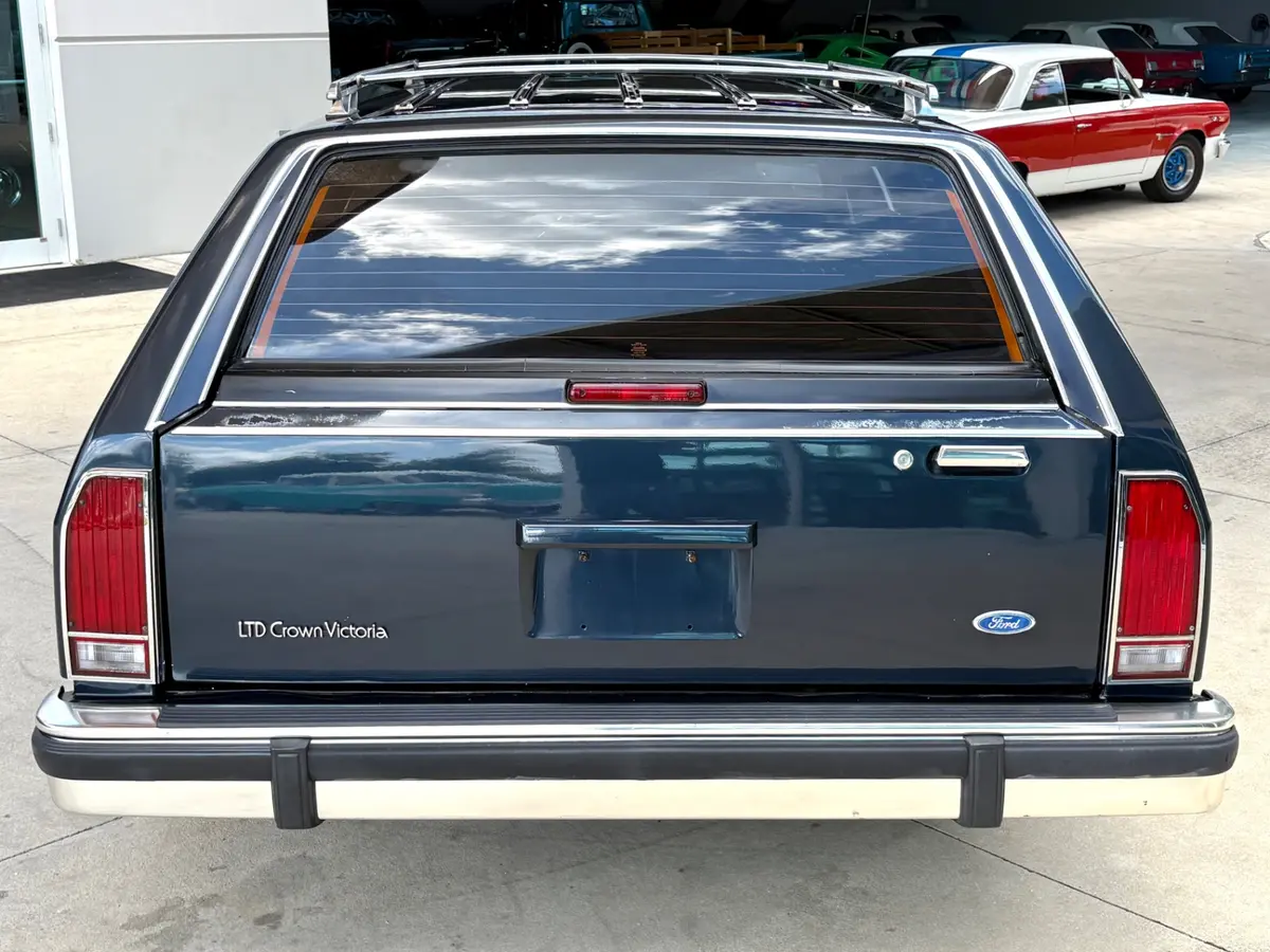 Vehicle photo 8