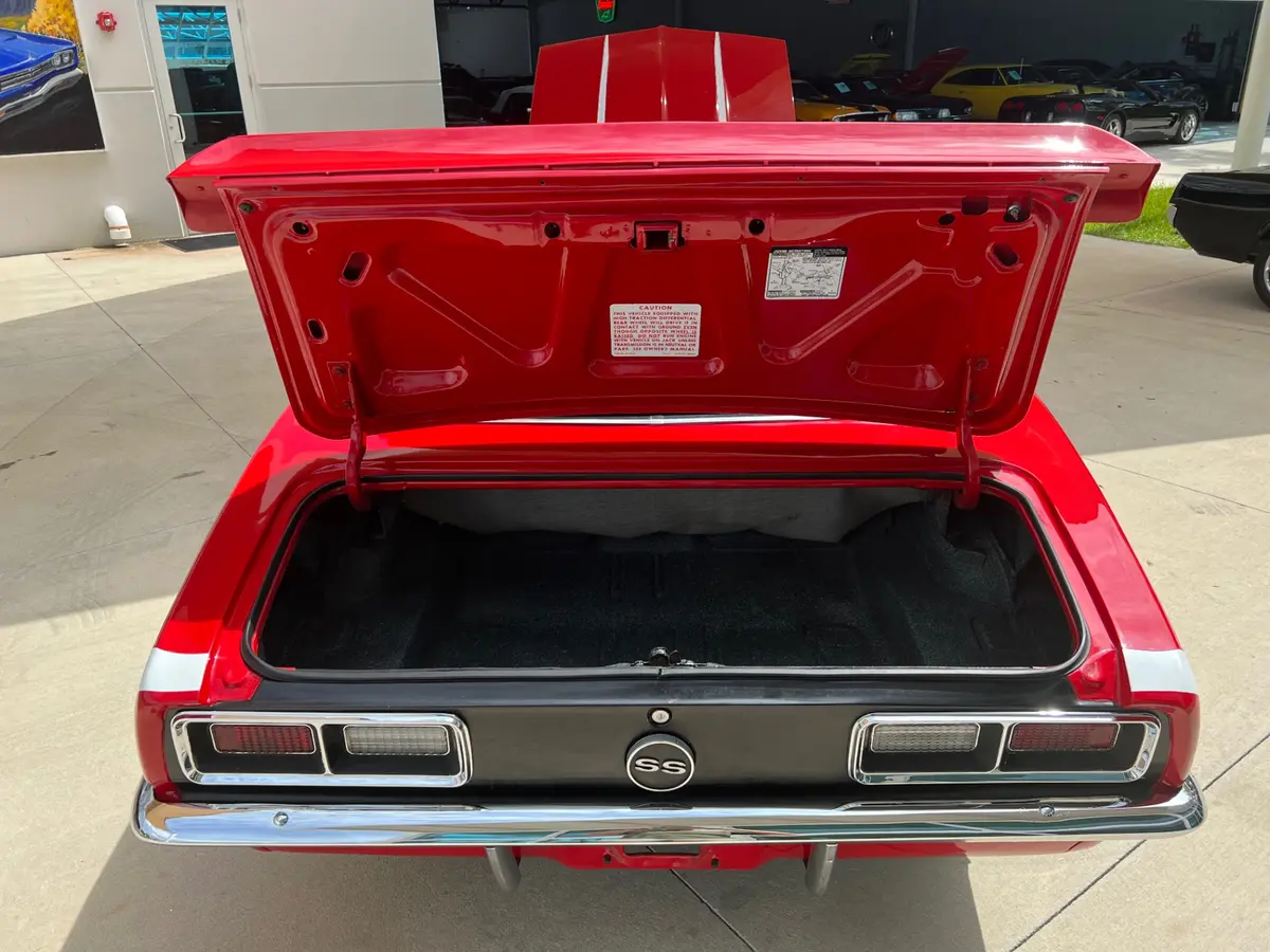 Vehicle photo 18