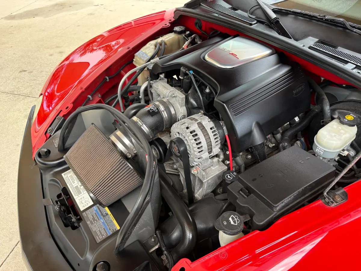 Vehicle photo 28