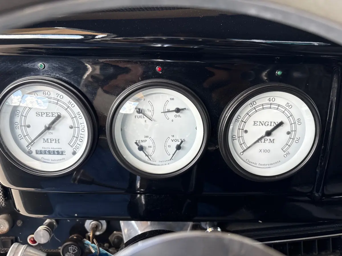 Vehicle photo 35