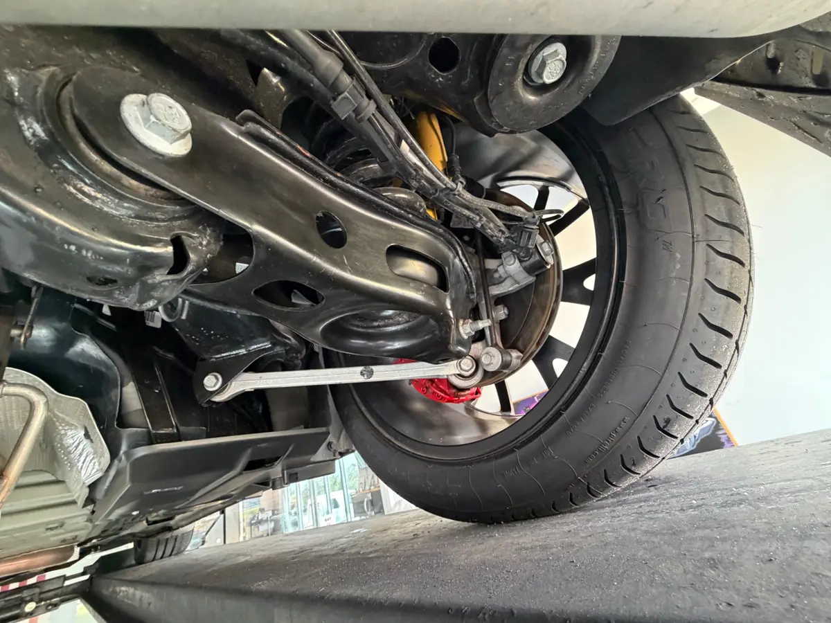 Vehicle photo 45