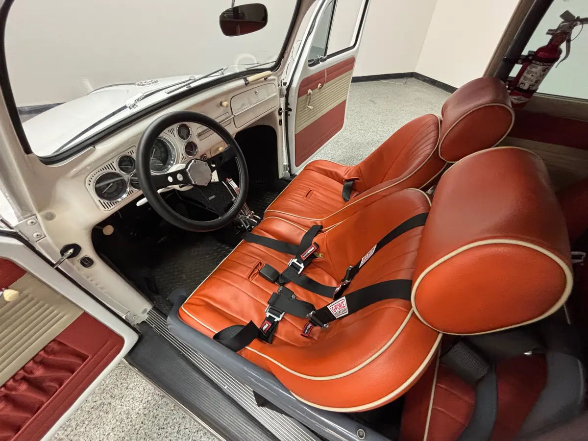 Vehicle photo 31