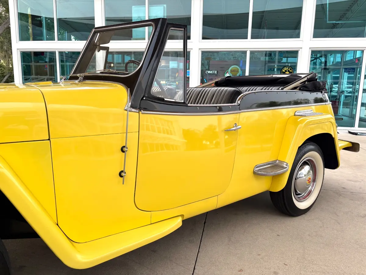 Vehicle photo 13