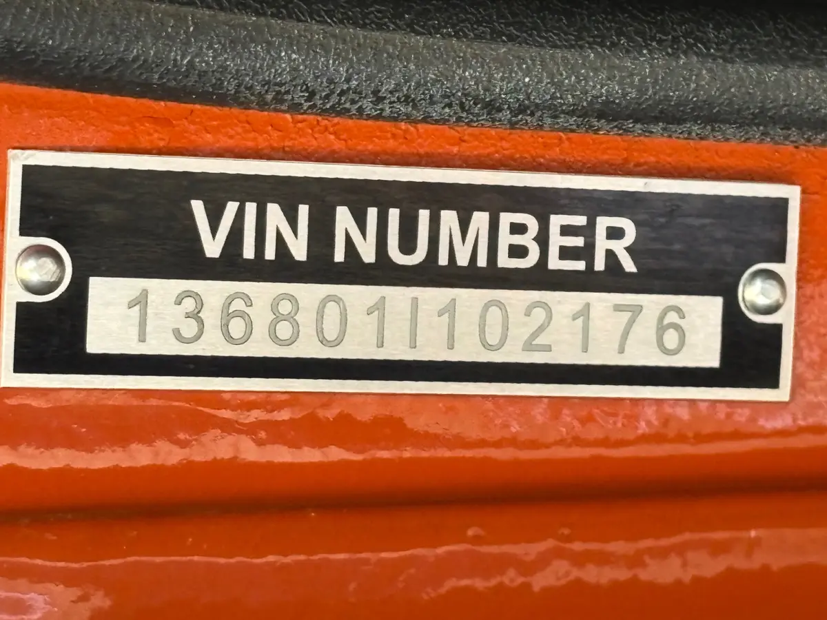 Vehicle photo 23