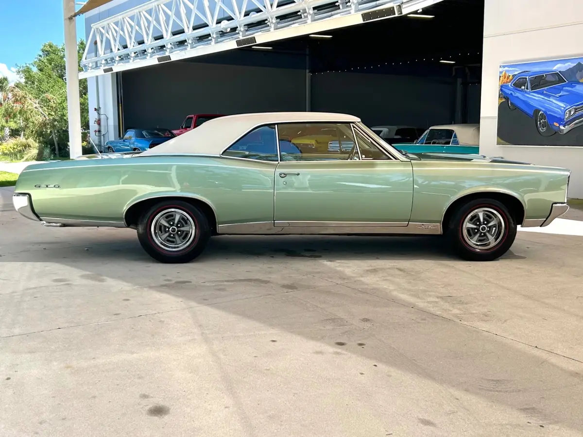 Vehicle photo 4