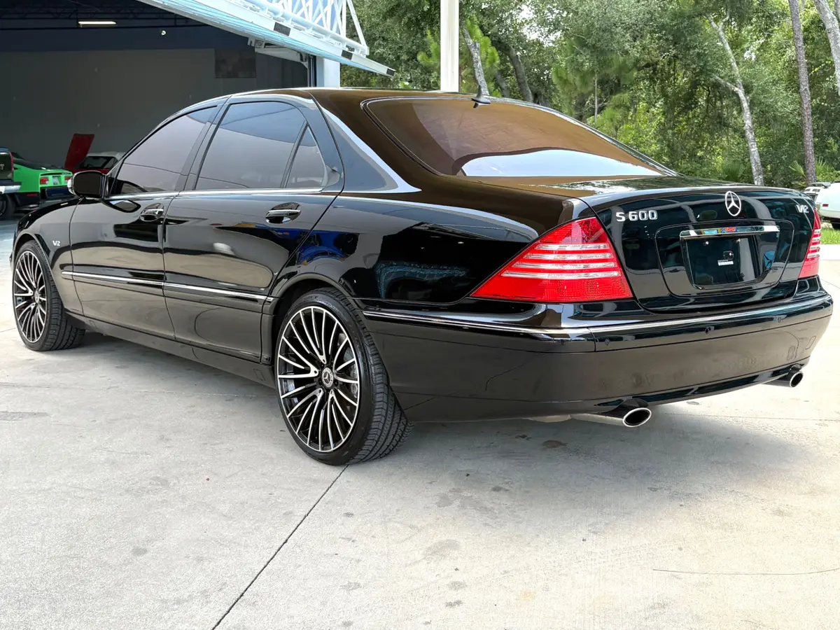 Vehicle photo 9