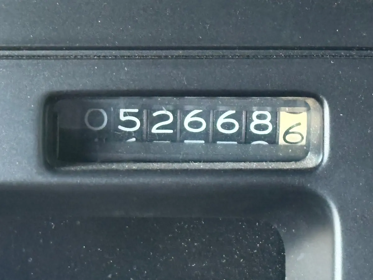 Vehicle photo 23